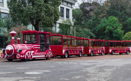 乘坐電動(dòng)觀光小火車(chē)需要注意哪些事項(xiàng)？